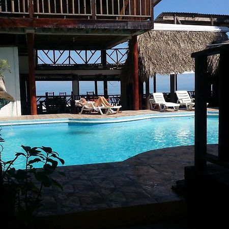 La Delphina Bed And Breakfast Bar And Grill لا سيبا المظهر الخارجي الصورة