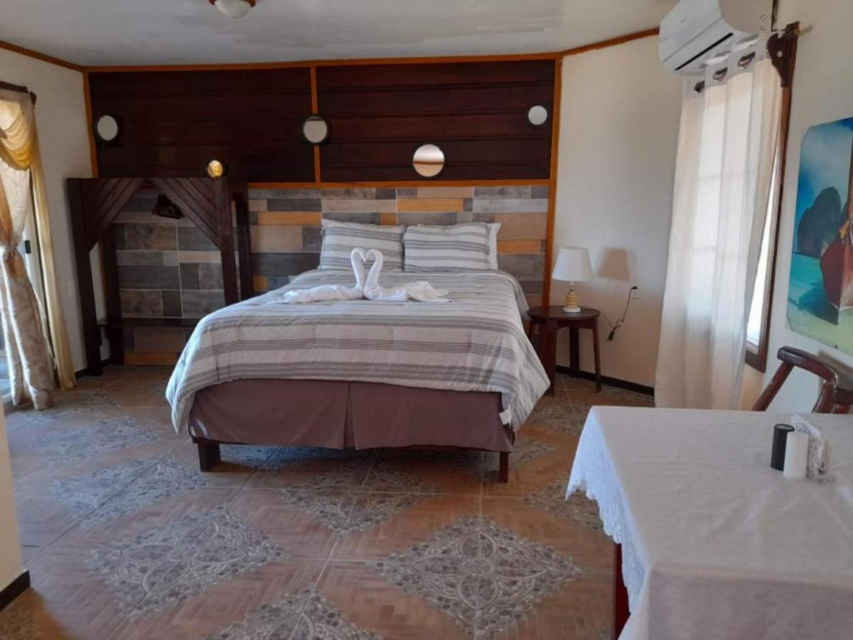La Delphina Bed And Breakfast Bar And Grill لا سيبا المظهر الخارجي الصورة