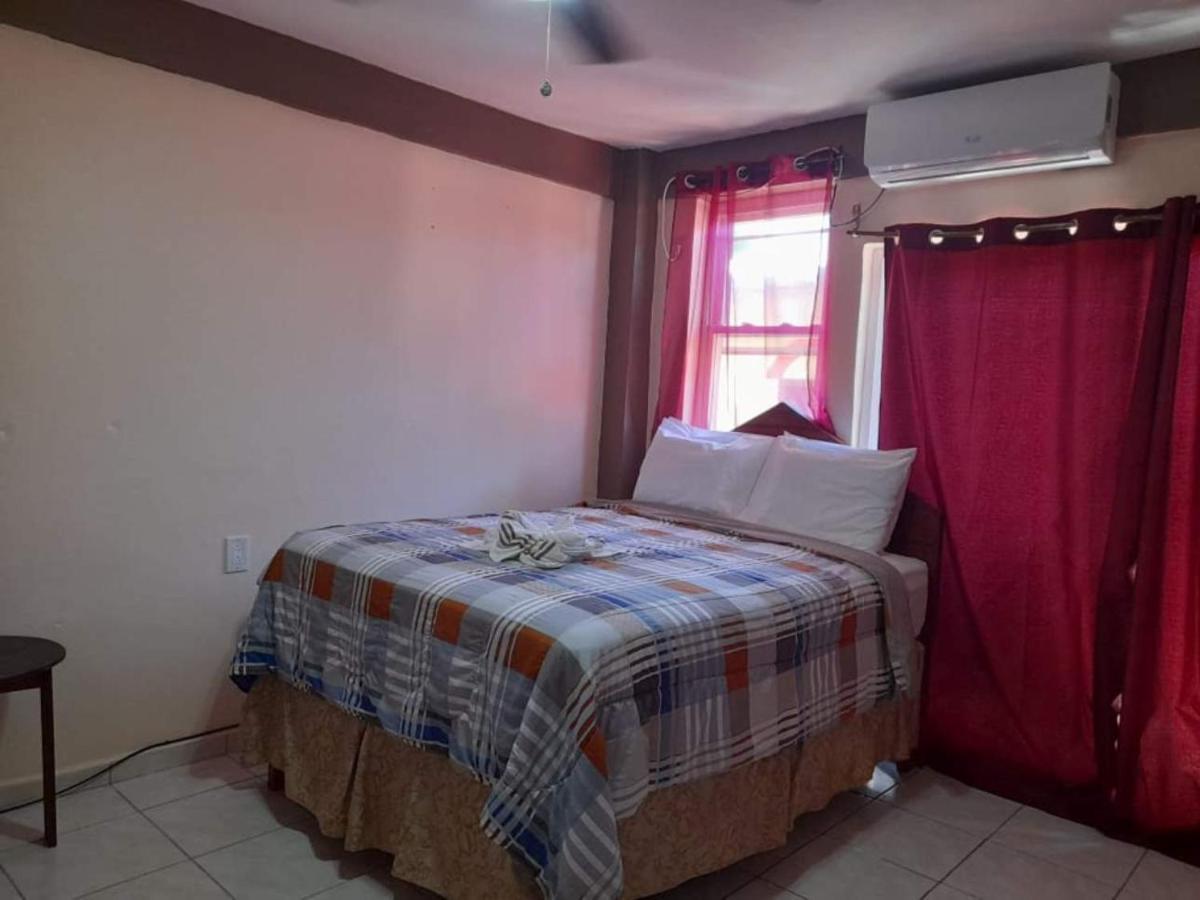 La Delphina Bed And Breakfast Bar And Grill لا سيبا المظهر الخارجي الصورة