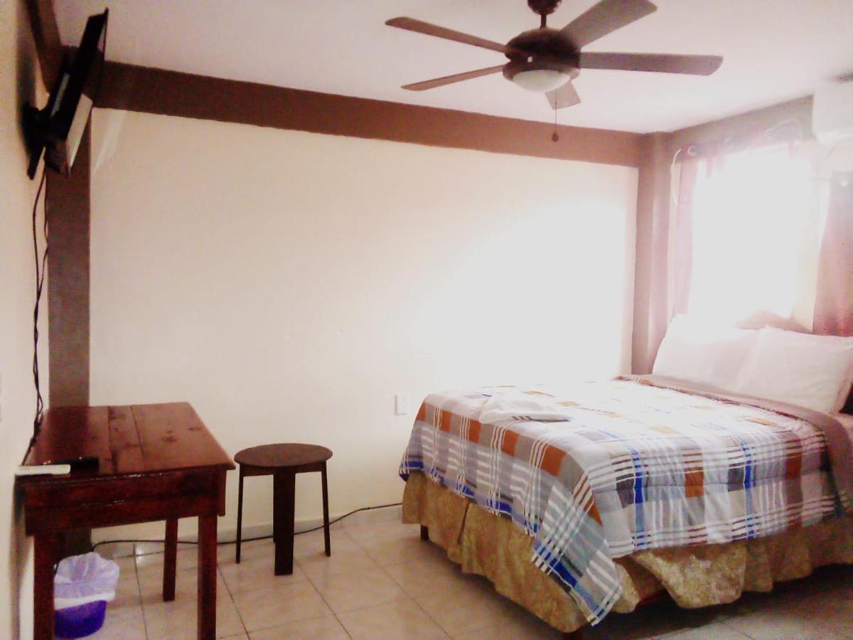 La Delphina Bed And Breakfast Bar And Grill لا سيبا المظهر الخارجي الصورة