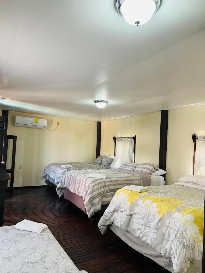 La Delphina Bed And Breakfast Bar And Grill لا سيبا المظهر الخارجي الصورة
