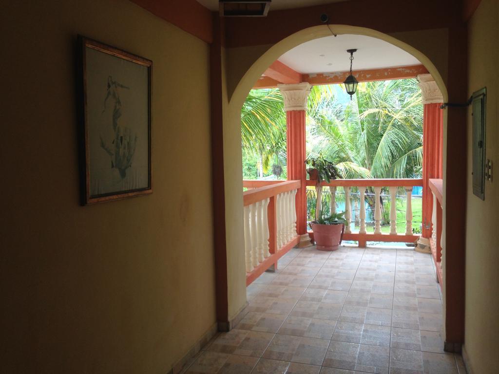La Delphina Bed And Breakfast Bar And Grill لا سيبا المظهر الخارجي الصورة