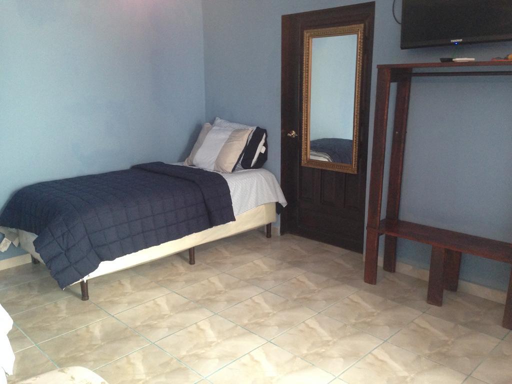 La Delphina Bed And Breakfast Bar And Grill لا سيبا المظهر الخارجي الصورة