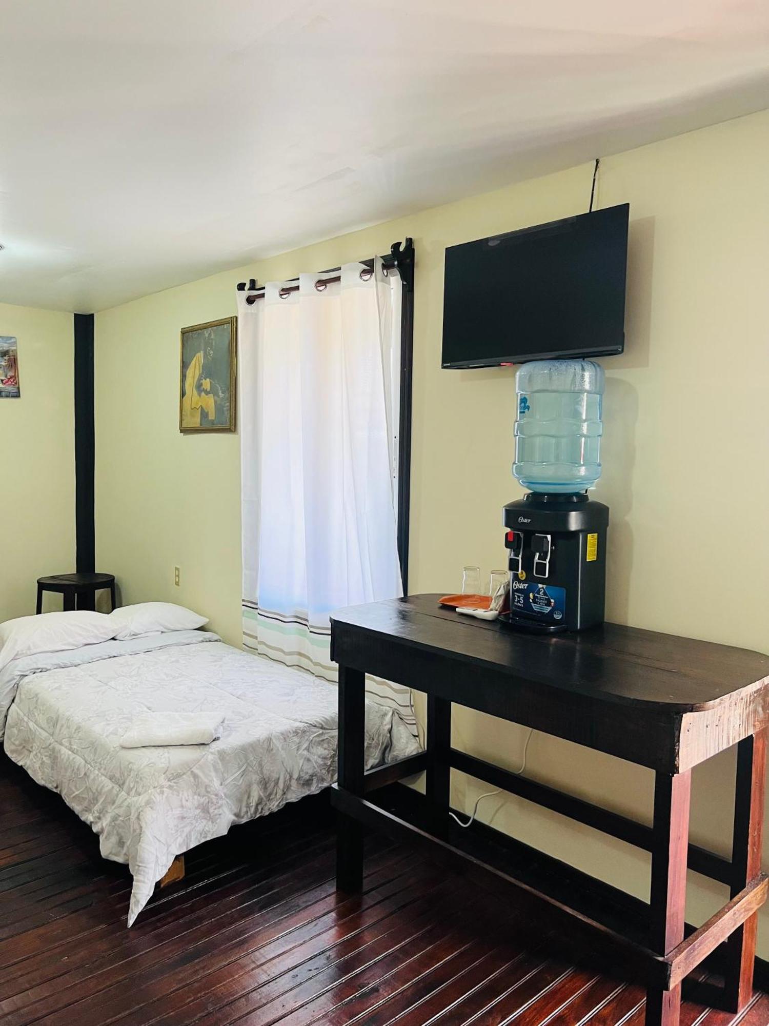 La Delphina Bed And Breakfast Bar And Grill لا سيبا المظهر الخارجي الصورة