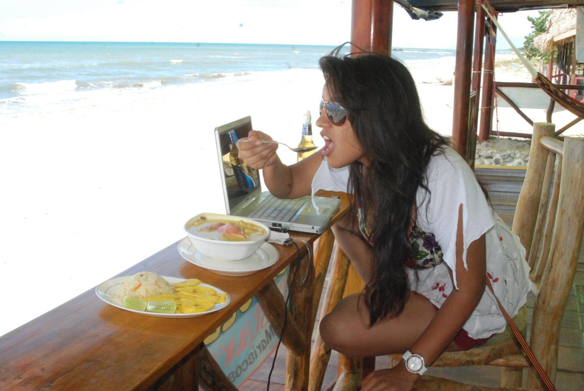 La Delphina Bed And Breakfast Bar And Grill لا سيبا المظهر الخارجي الصورة