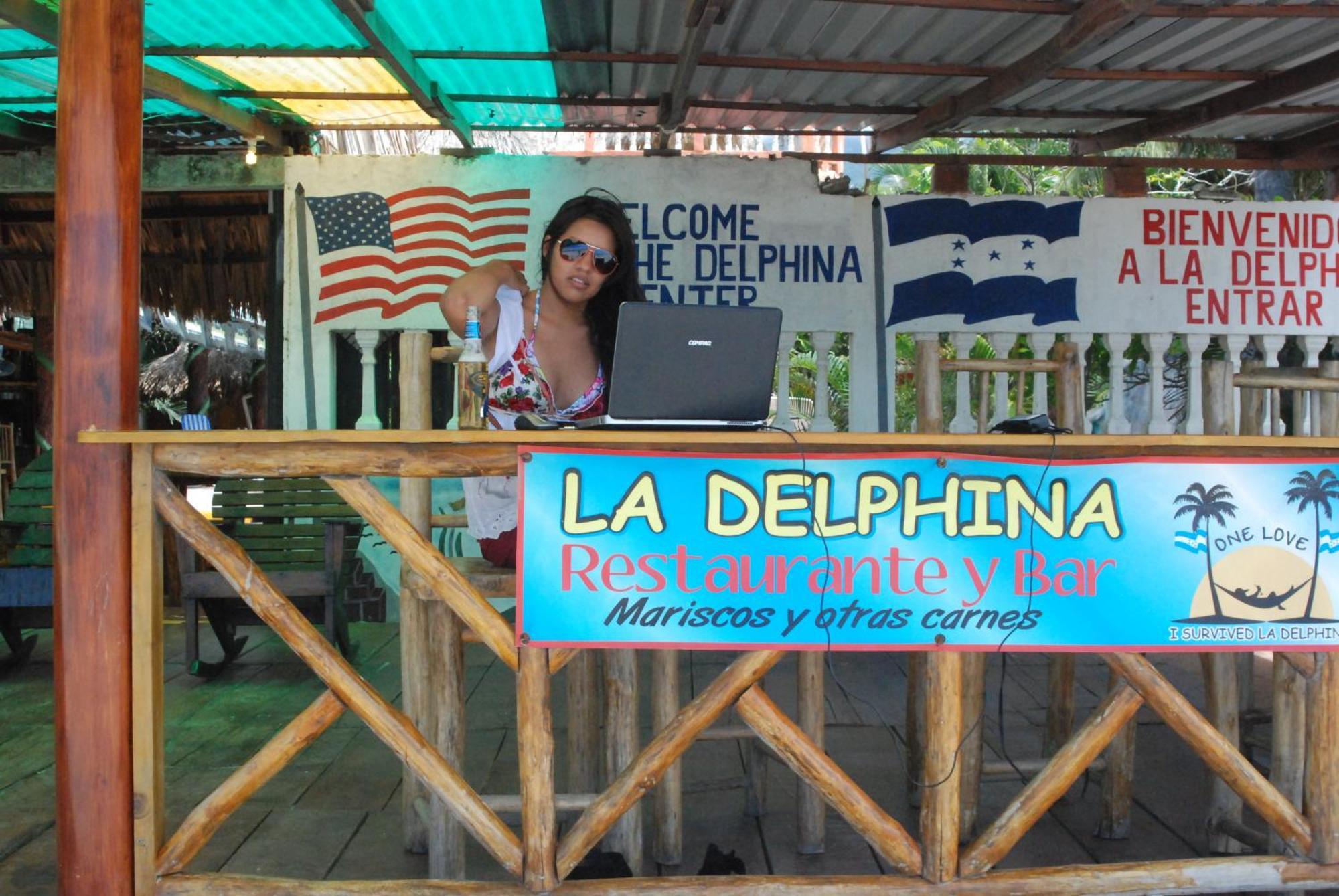 La Delphina Bed And Breakfast Bar And Grill لا سيبا المظهر الخارجي الصورة