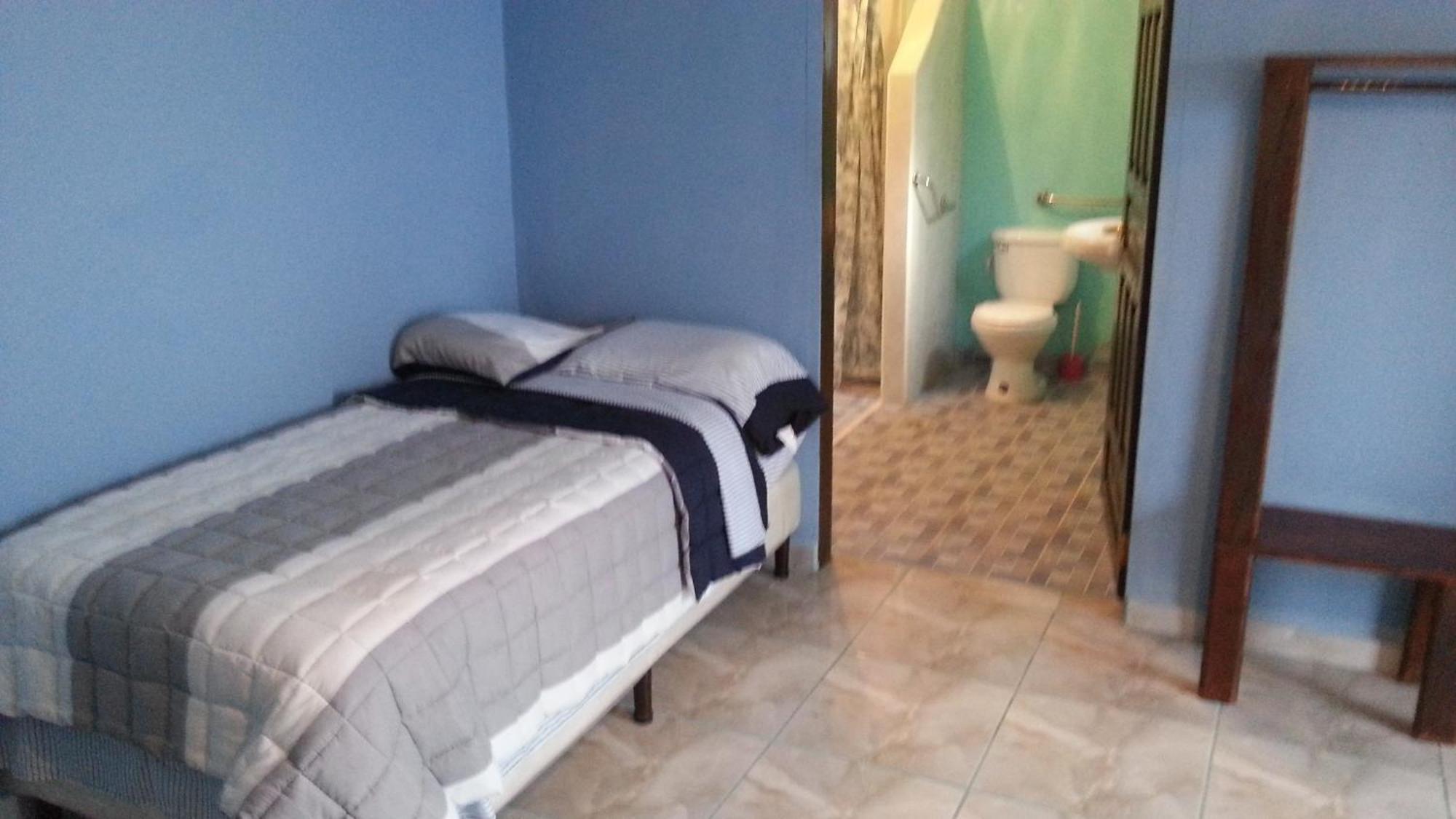 La Delphina Bed And Breakfast Bar And Grill لا سيبا الغرفة الصورة