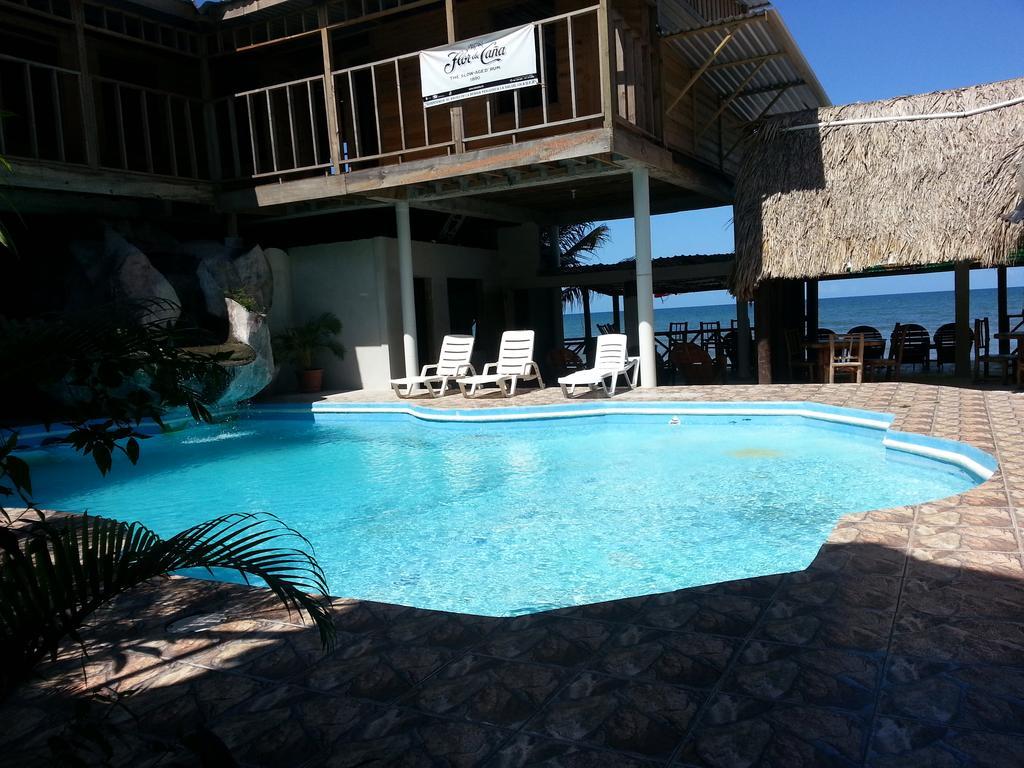 La Delphina Bed And Breakfast Bar And Grill لا سيبا الغرفة الصورة