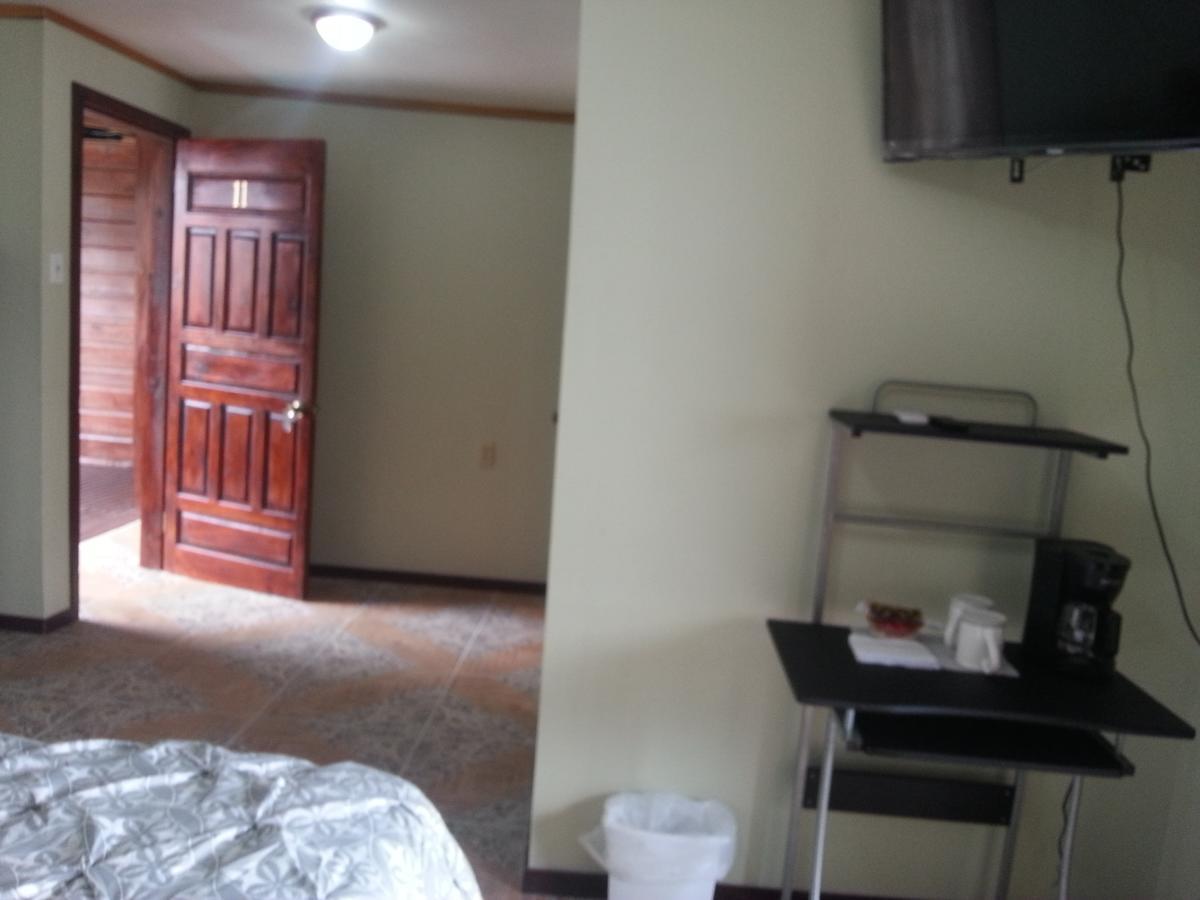 La Delphina Bed And Breakfast Bar And Grill لا سيبا المظهر الخارجي الصورة