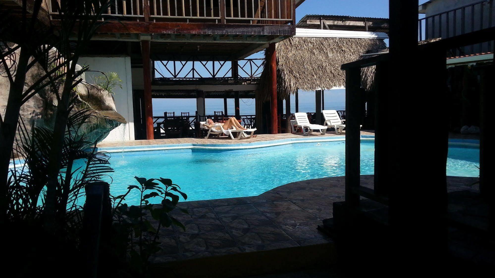 La Delphina Bed And Breakfast Bar And Grill لا سيبا المظهر الخارجي الصورة