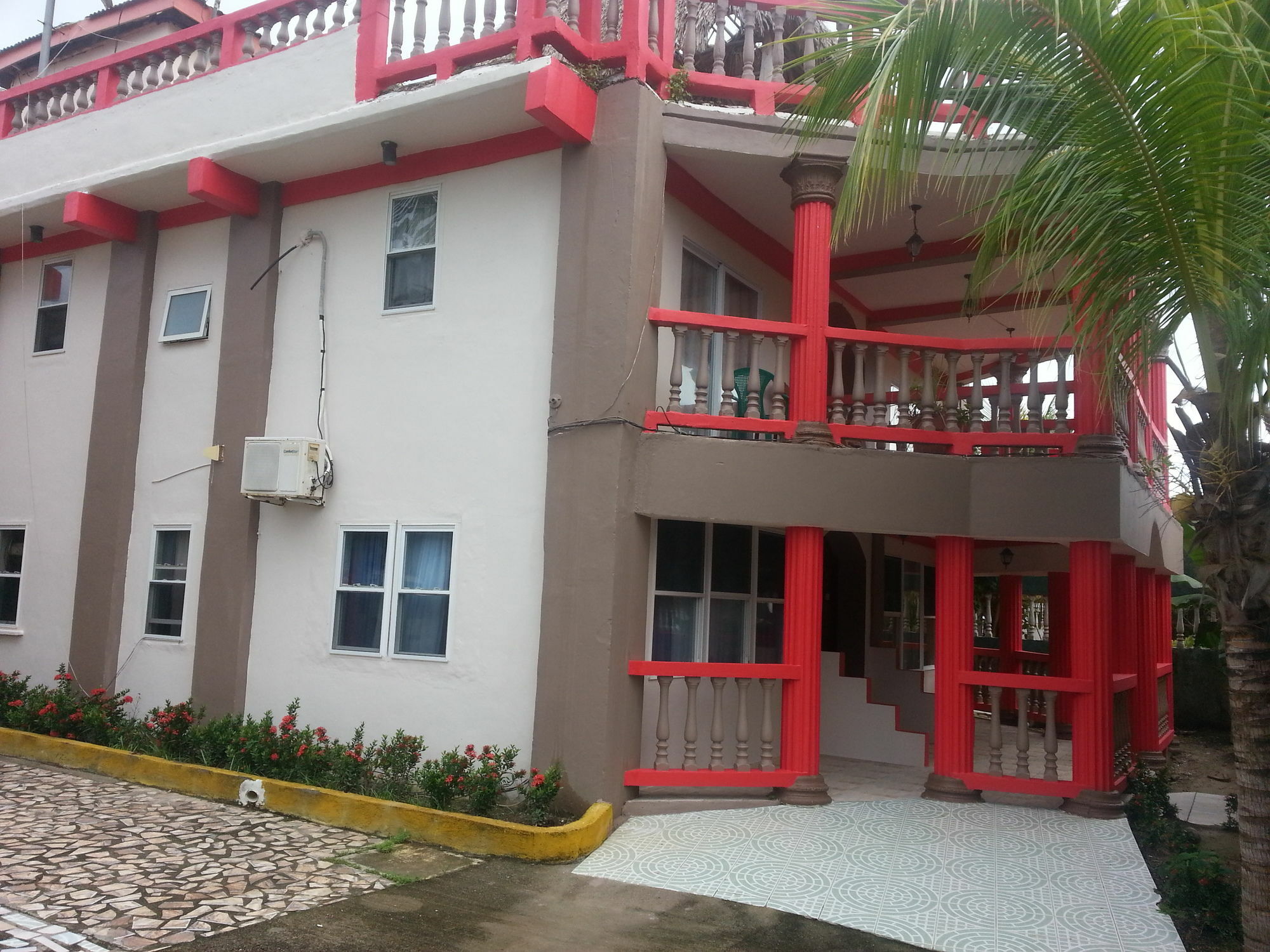 La Delphina Bed And Breakfast Bar And Grill لا سيبا المظهر الخارجي الصورة